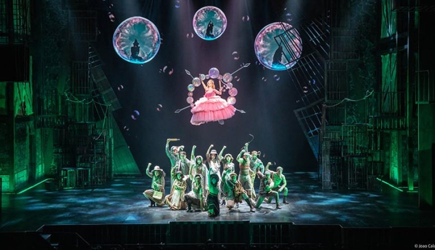 اجرای موزیکال محبوب ویکد در دوبی: ورود به سالن اپرای دوبی در ژانویه