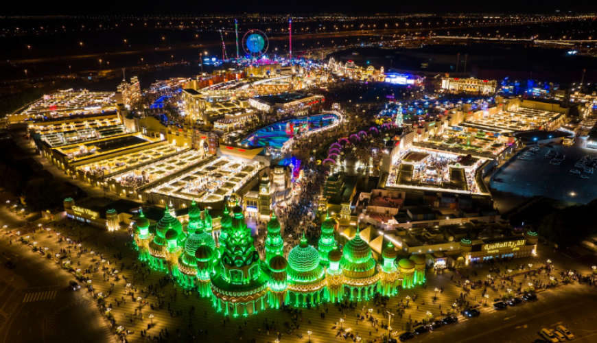 افتتاح فصل جدید دهکده جهانی دبی با نمایش‌های آتش‌بازی، پهپادها و پاراشوت‌بازها