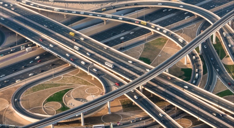 جریمه‌های جدید رانندگی: رانندگان در دبی با مجازات‌های سنگین‌تر و زندان مواجه هستند