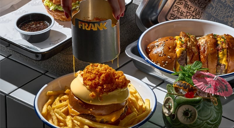FRANK Meat & Taps: میزبان رibs غول‌پیکر و حال و هوای برتر در بلوواترز