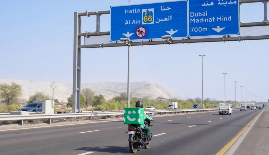 دبی استفاده رانندگان تحویل از لاین سریع را ممنوع کرد