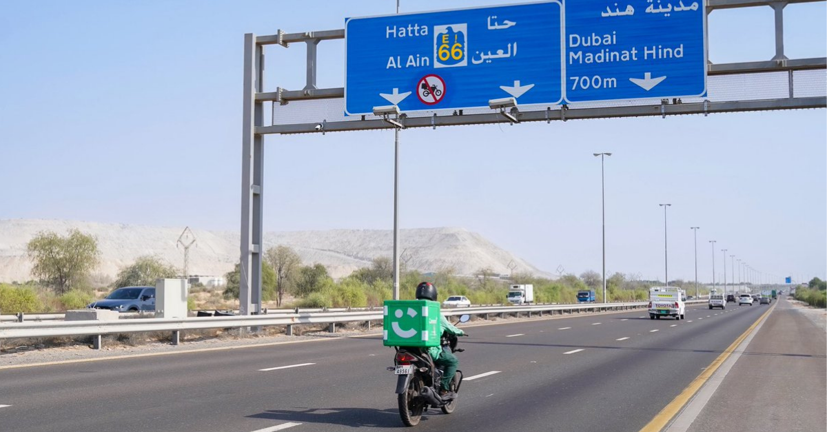 دبی استفاده رانندگان تحویل از لاین سریع را ممنوع کرد