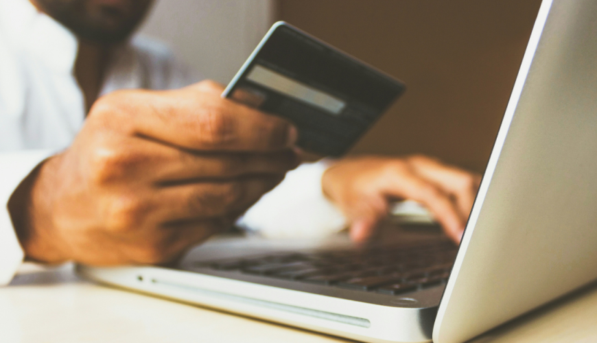 تغییر مهم در تراکنش‌های آنلاین بانک Emirates NBD: جایگزینی بهره‌گیری از Smart Pass و بیومتریک به جای پیامک OTP