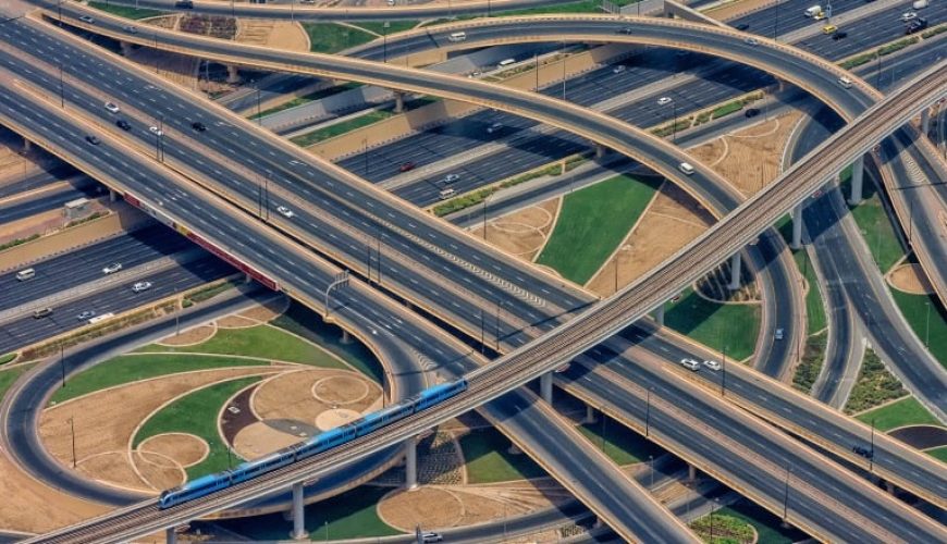 ارتقاءهای بزرگ جاده‌ای که ترافیک دبی را تسهیل می‌کنند