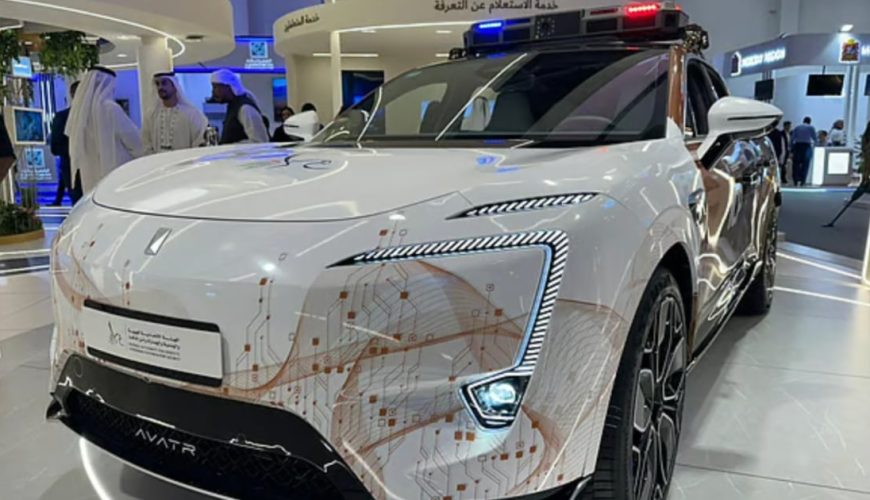 رونمایی از خودروی هوشمند امارات برای شناسایی تخلفات ویزا با فناوری هوش مصنوعی