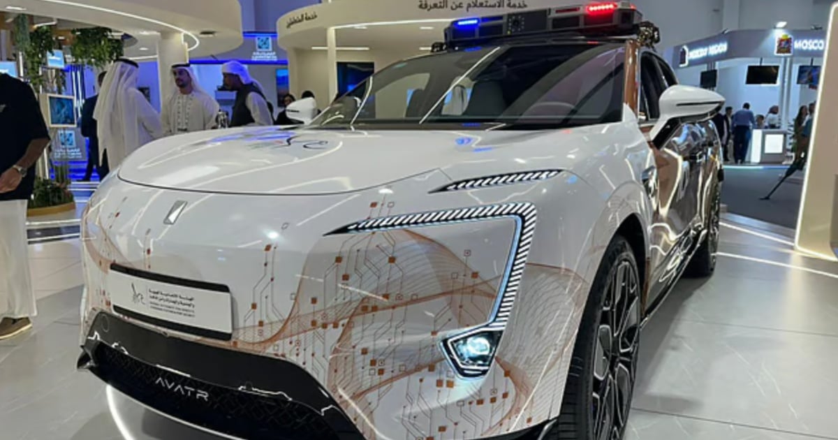 رونمایی از خودروی هوشمند امارات برای شناسایی تخلفات ویزا با فناوری هوش مصنوعی