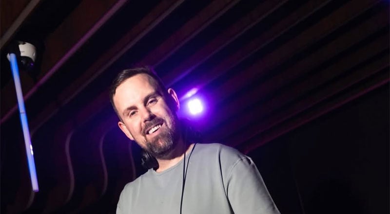 نگاهی متفاوت به امارات متحده عربی از دیدگاه دی‌جی دین کرتیس