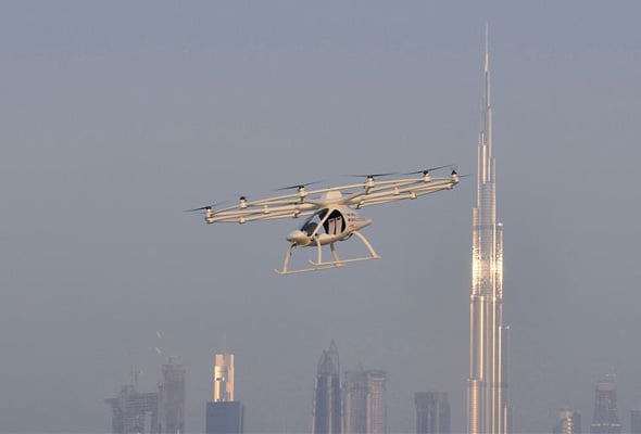 دبی با نخستین آزمایش تاکسی هوایی سرنشین‌دار خود اوج می‌گیرد