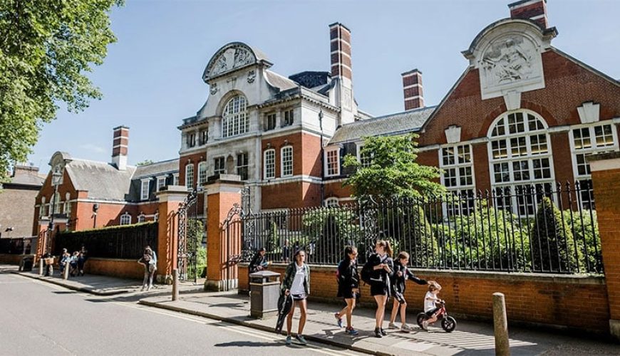 مدرسه دخترانه سنت پائول: مدرسه برجسته 500 ساله بریتانیایی که به دبی می‌آید