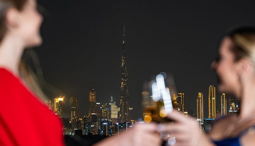 احساس حال و هوای جشن در هتل میدان دبی