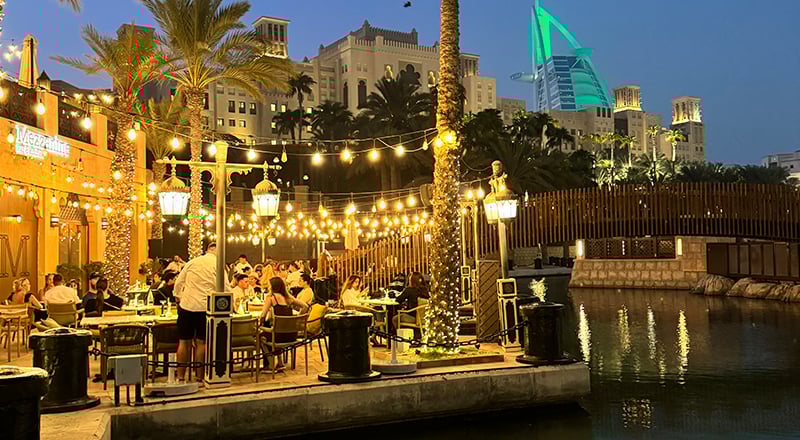 غذاهای دلپذیر و آرامش‌بخش در Mezzanine Bar & Kitchen: نقد رستوران